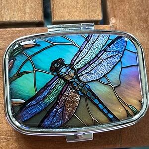 DRAGONFLY TWO COMPARTMENT PILL CASE-NWT